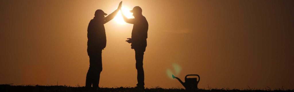 happy Farm Table Hero CTA 1920x600 1