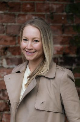 Holly Robinson {{brizy_dc_image_alt imageSrc=