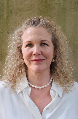 emilie-byrne-farm-table {{brizy_dc_image_alt imageSrc=